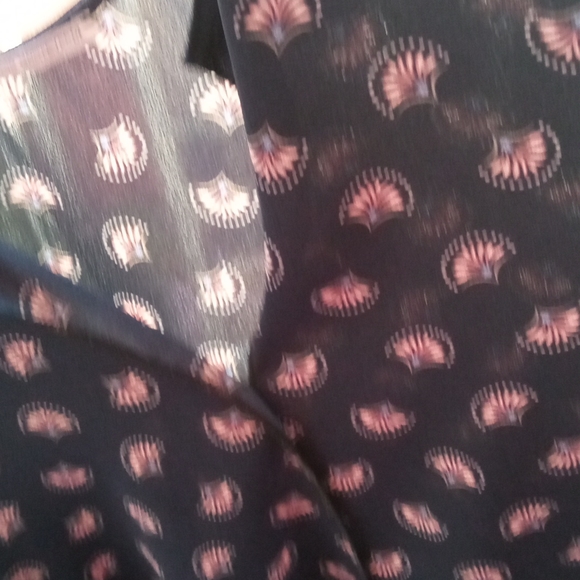 Silky lightweight bl)ouse. Made and purchased in Italy. XL - Picture 8 of 9